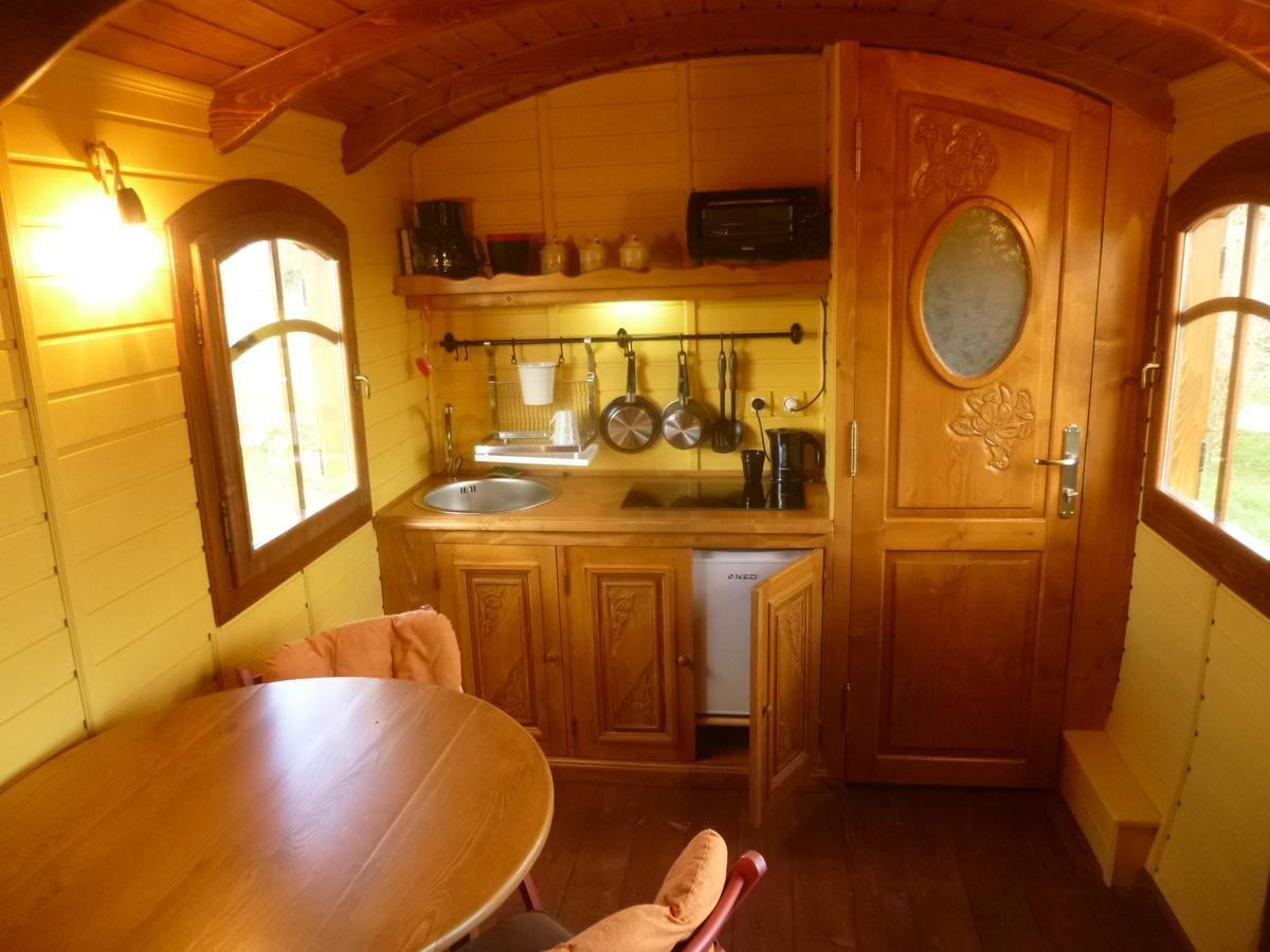 La Roulotte De Pommette Et Billy Bed & Breakfast La Hoguette Ngoại thất bức ảnh